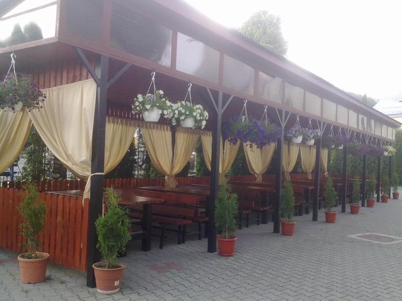 Hotel Ineul Rodna Buitenkant foto